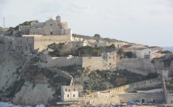 Il primo terrazzamento di San Nicola e il Torrione trecentesco del vecchio Castello