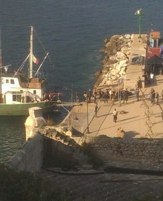 Nel “cumulo di miserie materiali e morali” in cui riversavano la” popolazione… civile” e proscritti nelle colonie insulari di confino